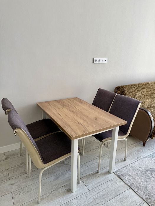 Продается стол со стульями