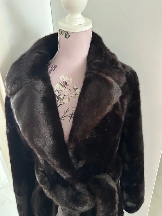 Zara Haina Palton blana nurca maro