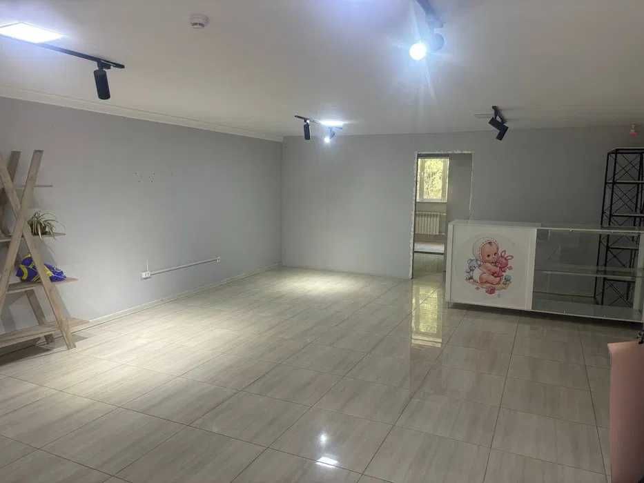 Сдается помещение 90 м2.ор-р Пойтахт Автосалон. (R 11)