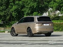 LI L9 livis 2026 — gold titanium