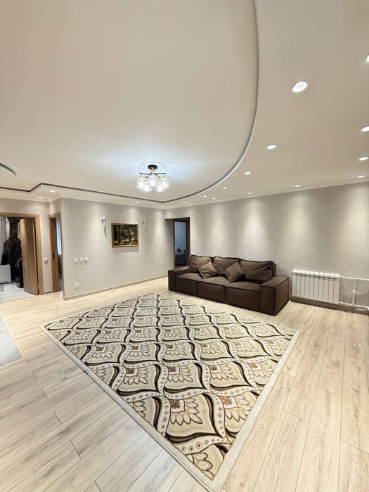 Продается 4/2/4 на Ойбек V1102