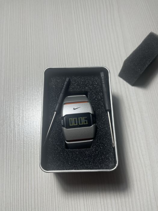 Цифровые часы Nike D-Line.