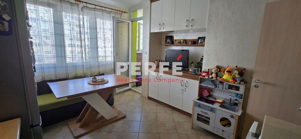 Продава се Двустаен апартамент в Бургас, Изгрев - 54 кв.м за 2038 €/кв.м - Снимка #1