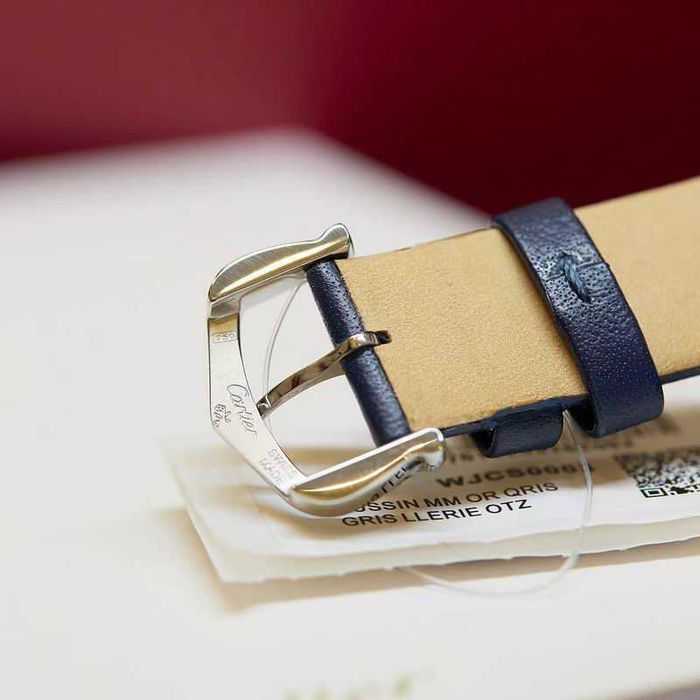 Кварцов дамски часовник Cartier Coussin de Cartier