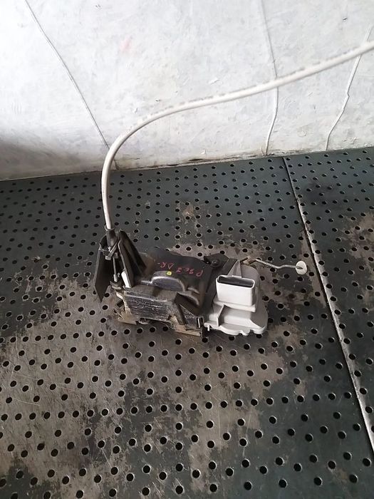 Broasca usa dreapta fata peugeot 307