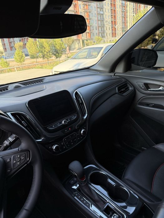Chevrolet Equinox RS, максимальная комплектация.