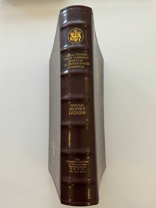 Книга на офиц. банка за паричен обмен на Световния резерв в долари