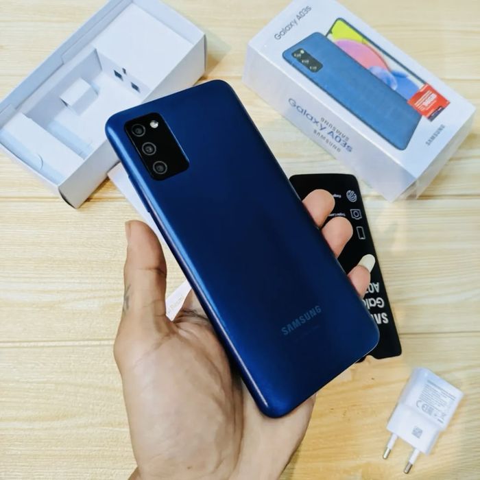 Samsung Ideal srochna sotiladi