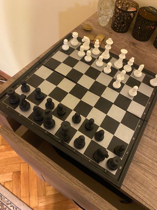 Chess board magnetic