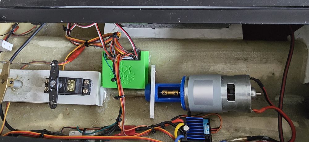 Лодка за захрантка GPS