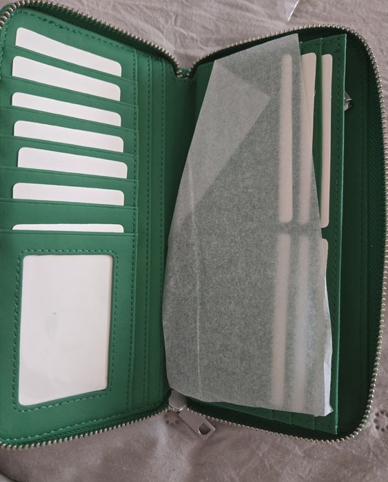 Нов дамски портфейл Desigual