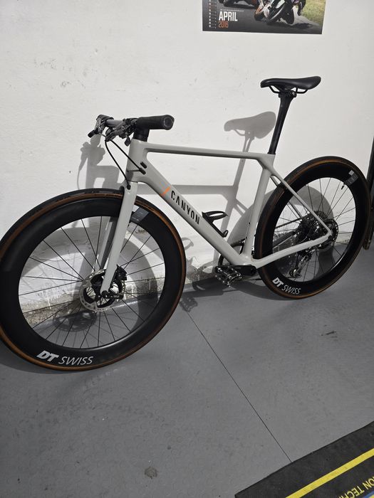 Карбонов шосеен,трекинг велосипед Canyon roadlite