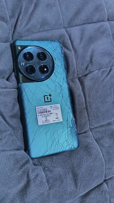 Продам телефон   one plus 12