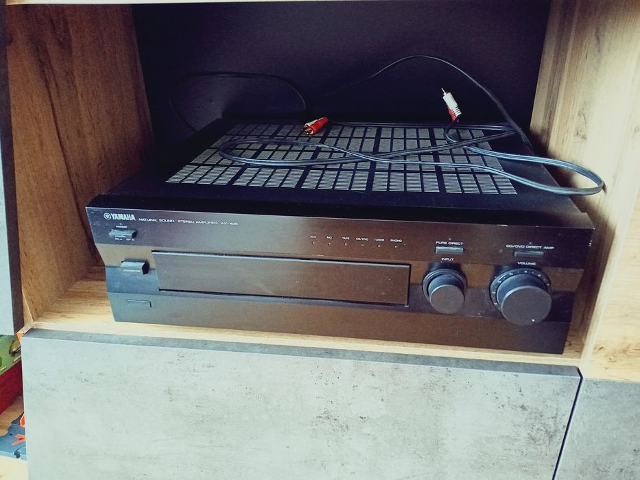 YAMAHA AX-496  с две подовостоящи тонколони