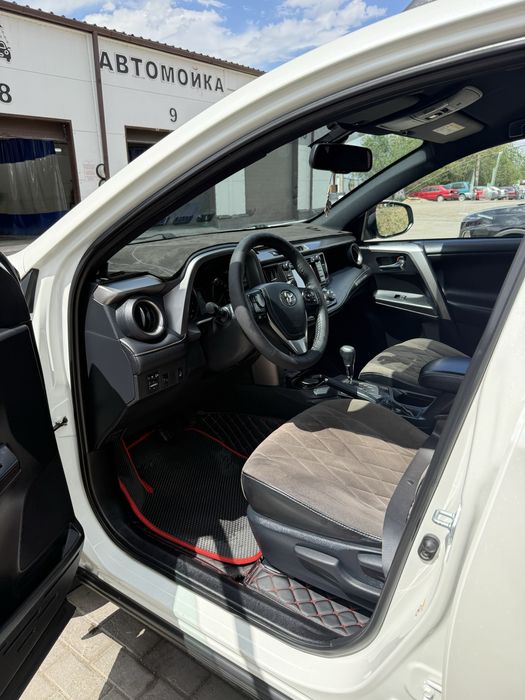 Toyota RAV4 2016 г