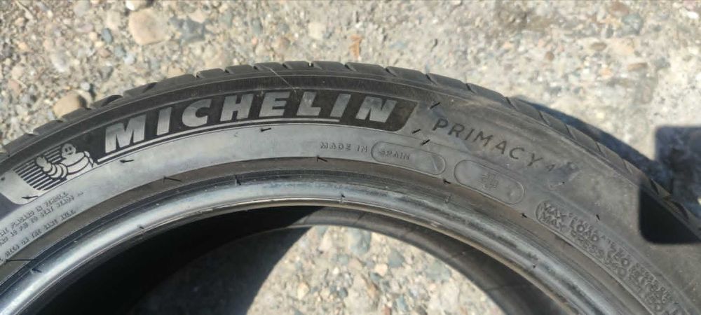 235/45R18 Michelin Primacy 4 - 4 бр летни гуми   Гумите са без балони , криво и напукано. Цената е за комплекта.