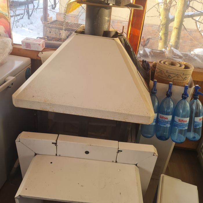 Șemineu pe lemne adus din Germania