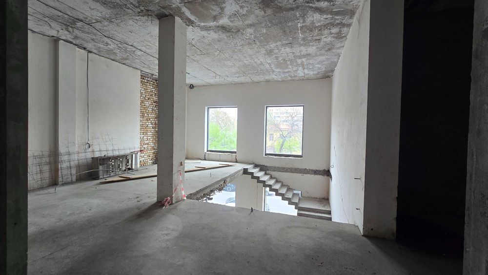 СДАЁТСЯ ТОРГОВОЕ ПОМЕЩЕНИЕ за 20 у.е. за кв/м в центре