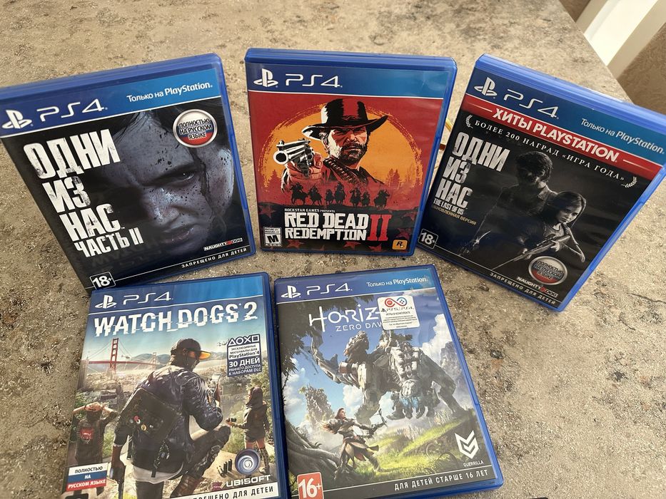 PlayStation 4 + 2 джойстика + 5 игр
