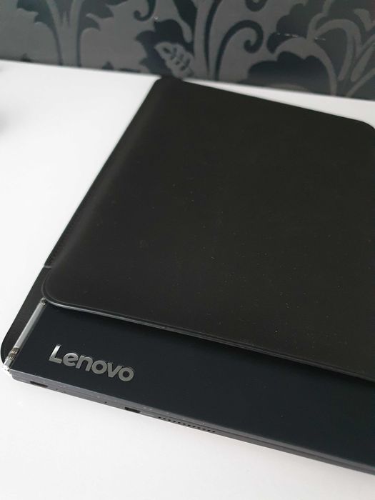Lenovo Yoga BOOK Win 10 Pro - без следни от употреба