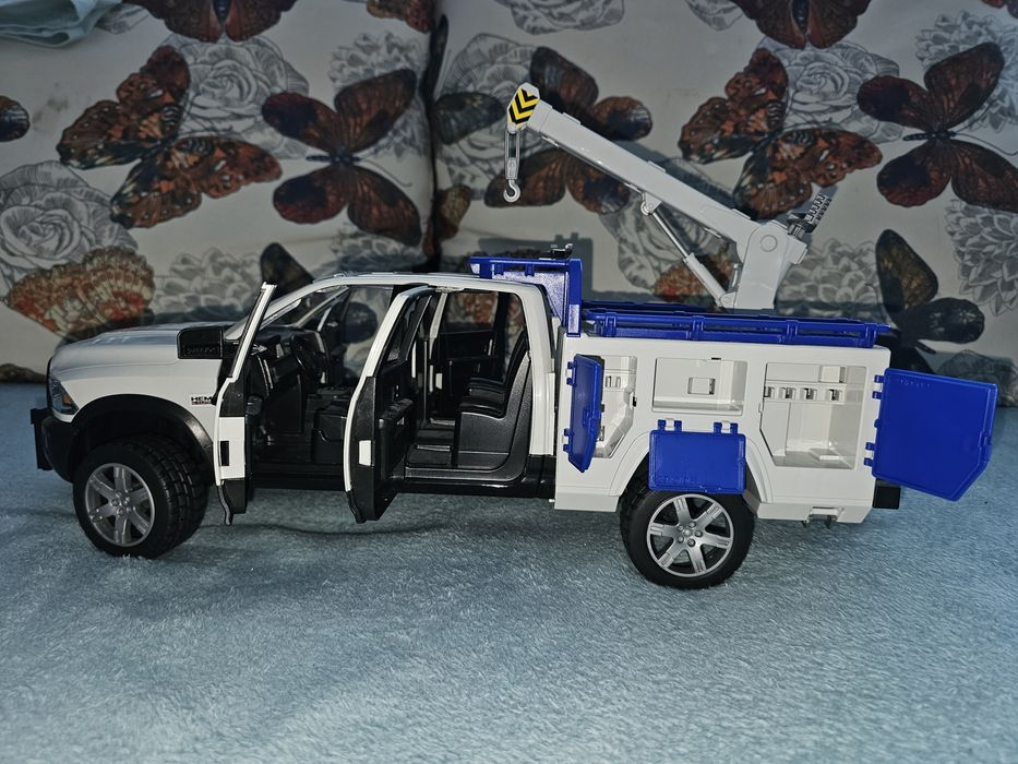 Mașină de serviciu cu far rotativ - Bruder 2509