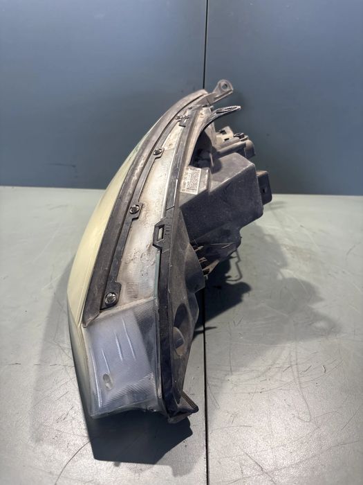 Far dreapta Ford Focus 2000 1.6 MT (101 hp)