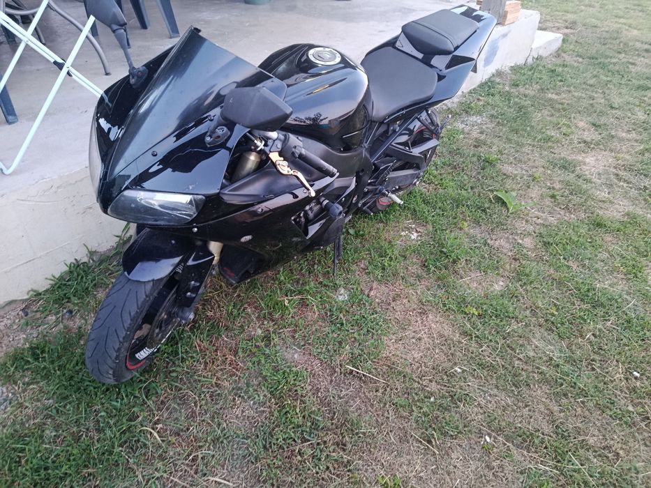Vând Yamaha r1 2003 model pe injectie limitat in acte a2