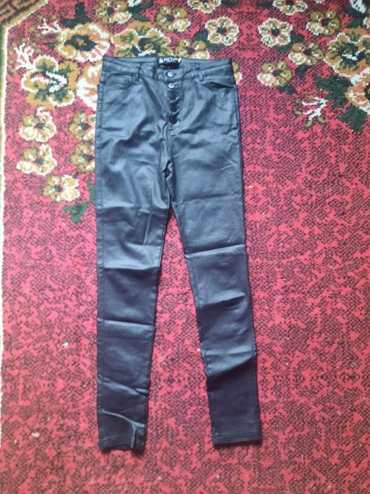 Женский костюм и брюки эко кожа новые