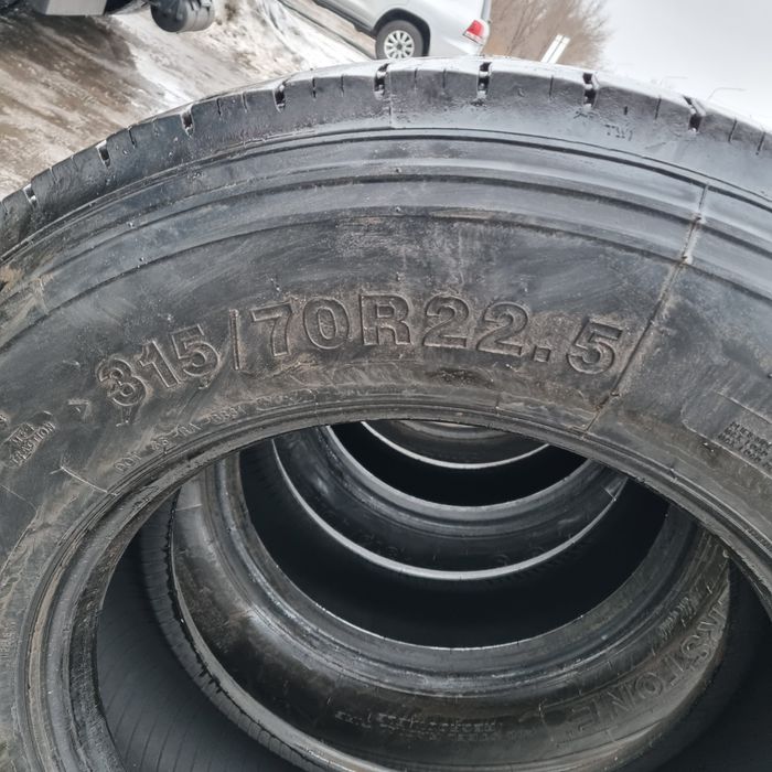 Продам комплект резины.