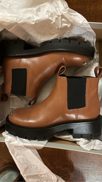Полусапожки Charles & Keith,