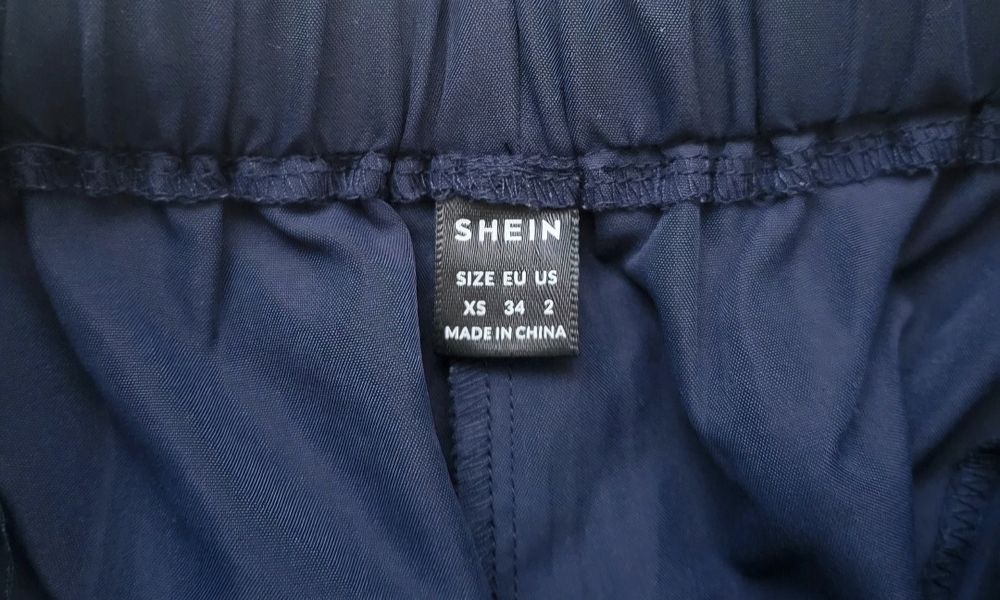 Pantaloni bleumarin cu dungi laterale