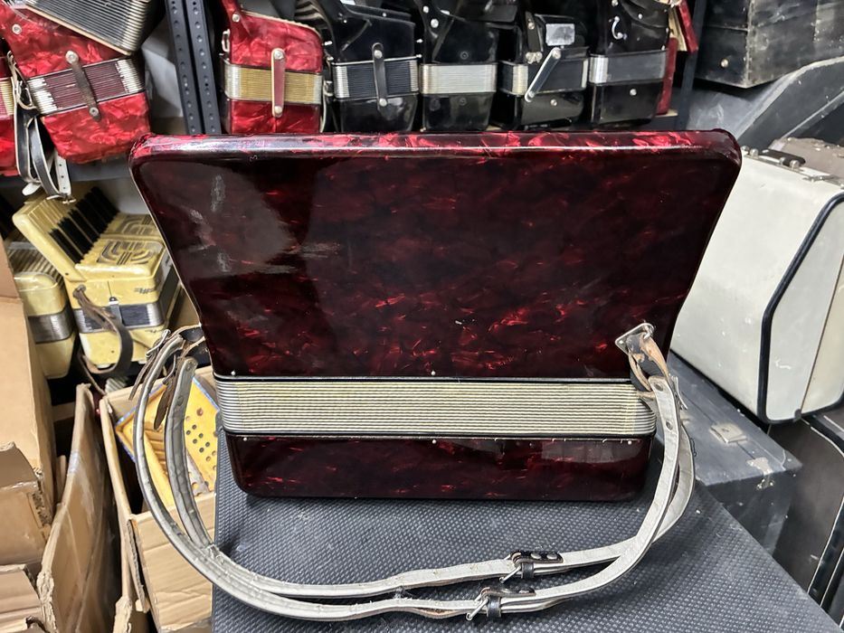 Acordeon nemtesc Rigoletti cu 80 de basi