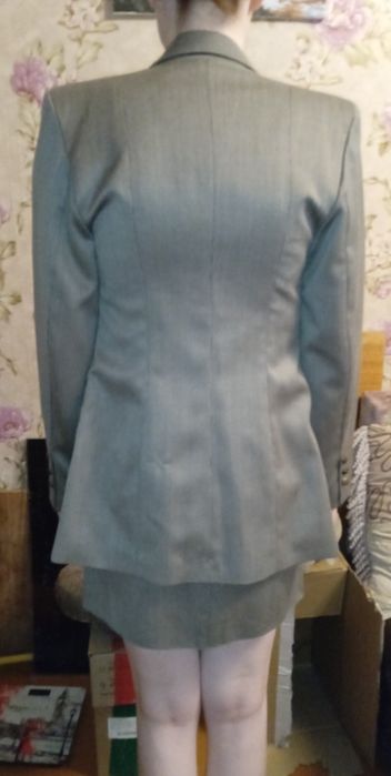 Женский костюм .