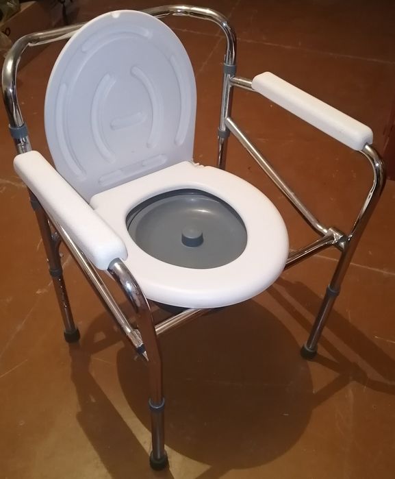 Кресло туалет TRIVES