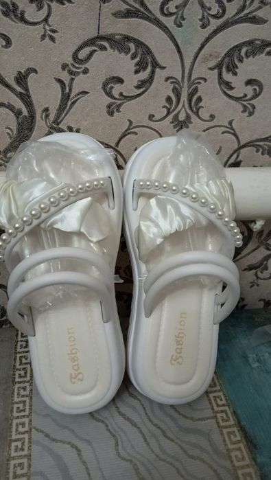 Yozgi yangi model  Xitoyda ishlab chiqarilgan shippaklar sotiladi