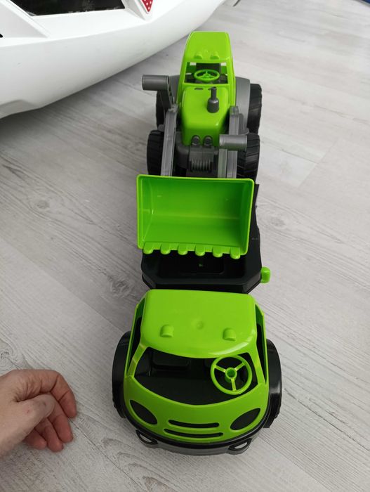 Камион с трактор