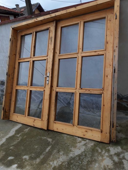 Двукрилна врата от хубав чамов материал !!! Шир.-210см вис.-200см