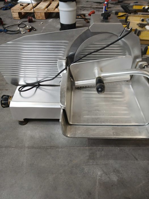 колбасорезачка професионалн