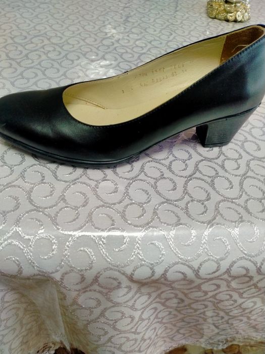 Продам женские туфли