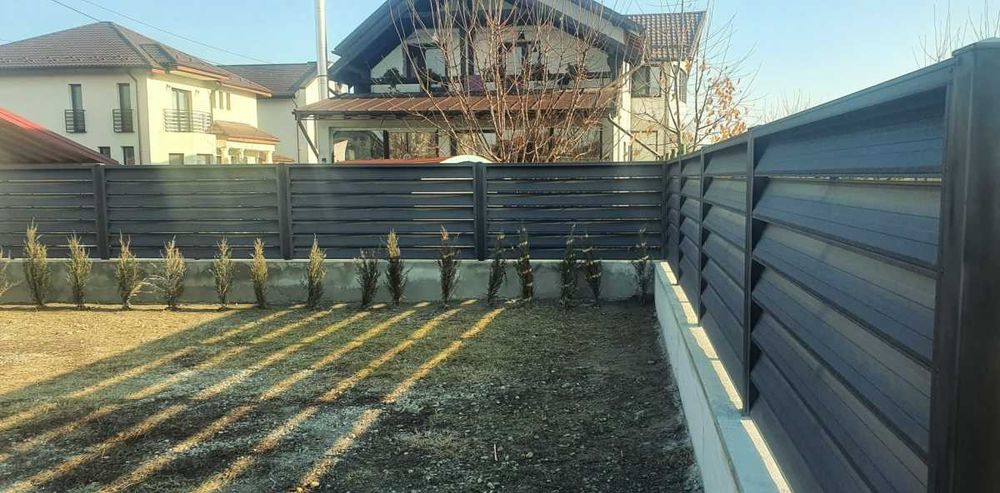 Garduri din panouri stil jaluzele, sipca metalica, tabla, plasa si BCA