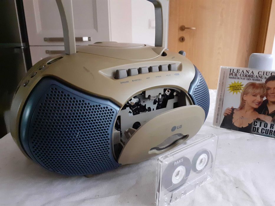 radiocasetofon cu CD combina LG