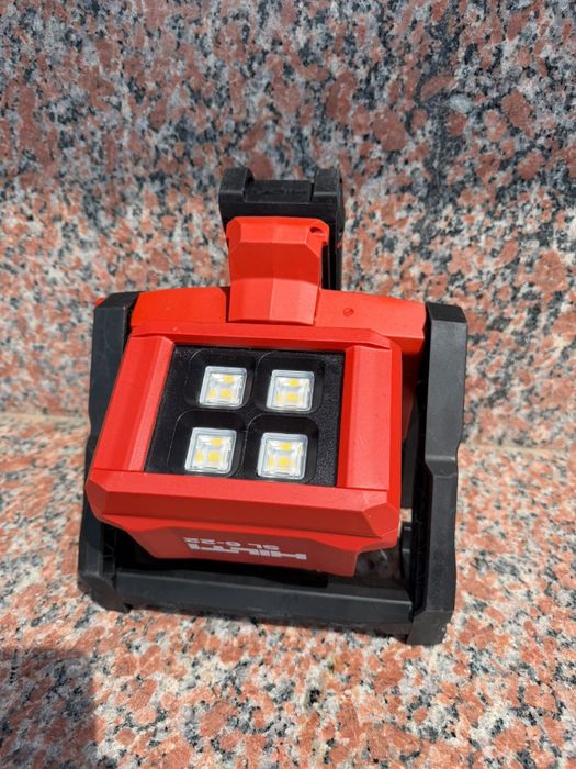 Hilti reflector de șantier pe acumulator