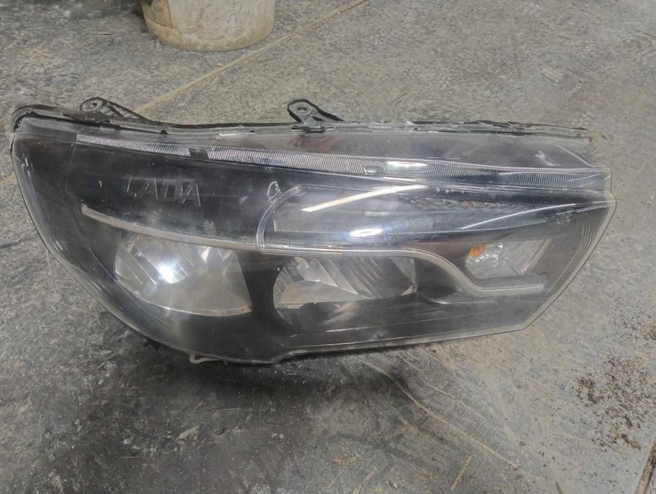 фара левая на весту