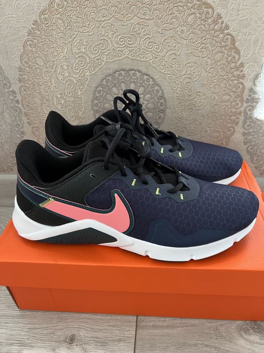 новые женские кроссовки Nike