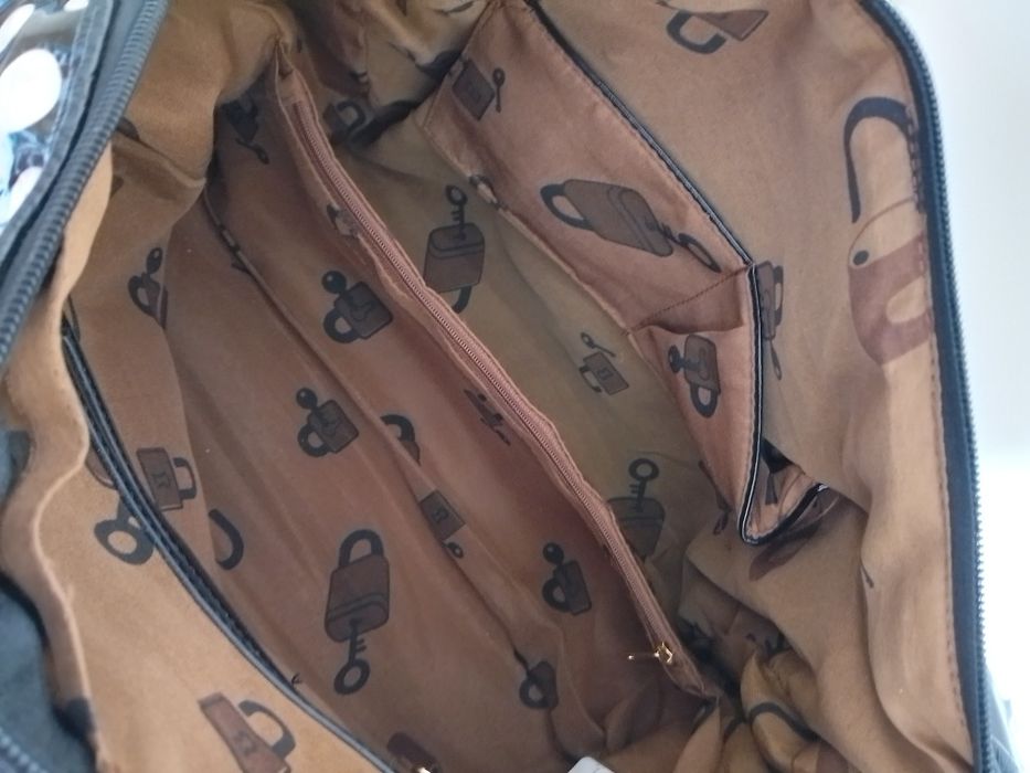 Дамска чанта лачена