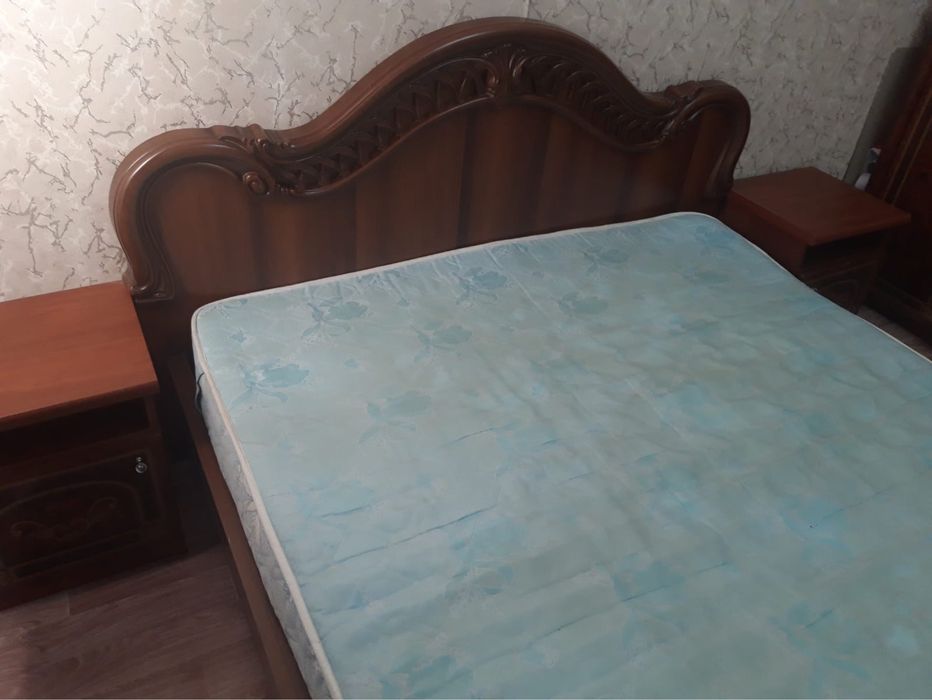 Срочно продам кровать двуспальную