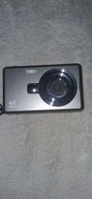 Camera digitala Q12