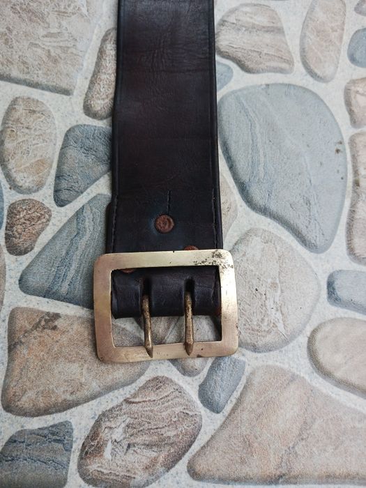 Дървени корита, гаванки, и мъжки кожен колан