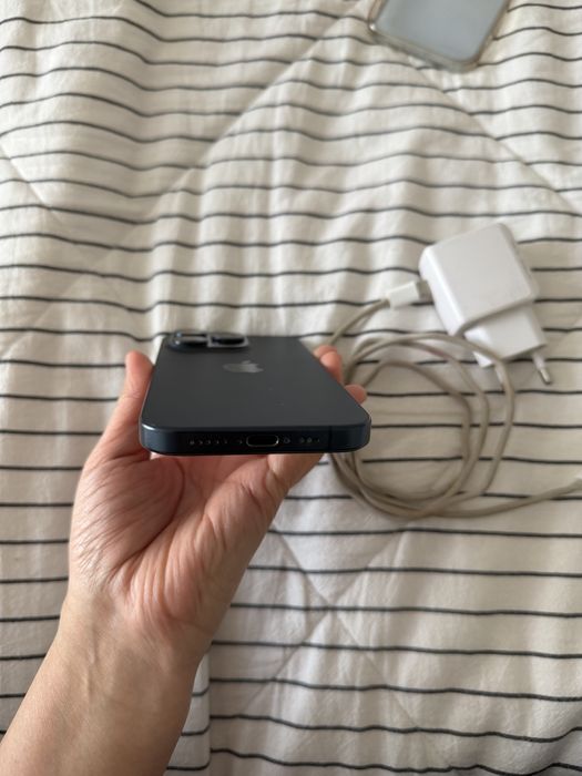 Продаю Iphon 15 pro 256gb