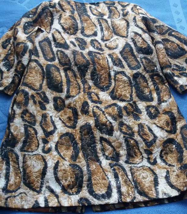 Продам женский плащ  48 размер цена 5000